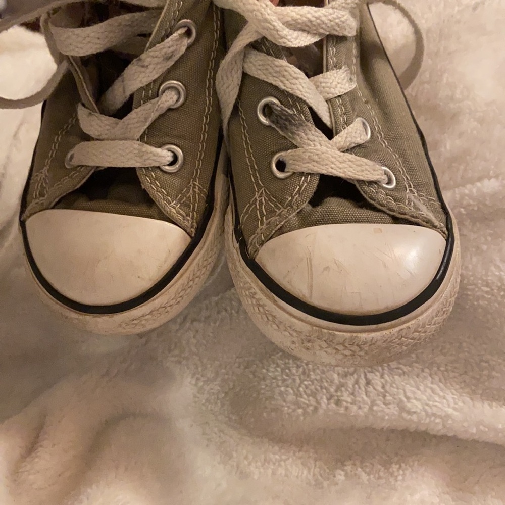 Gray converse sneakers - Picture 4 of 5